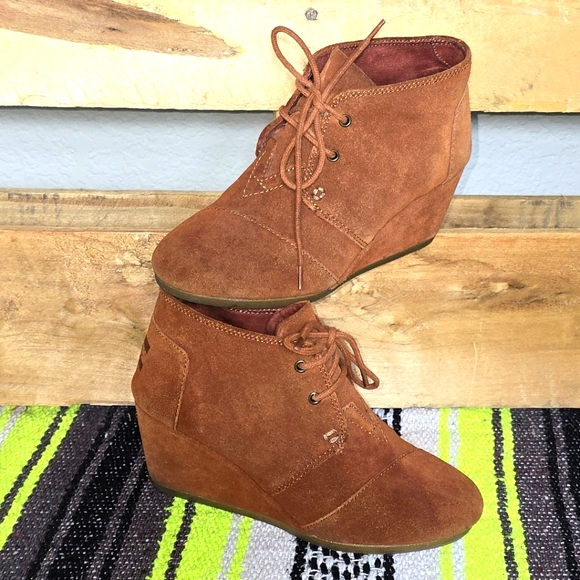Toms Shoes - Women's Brown Suede Wedge Ankle Boots Size:6